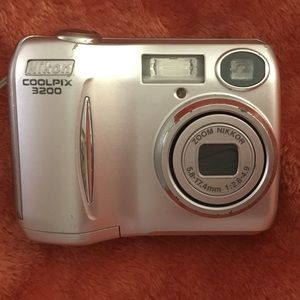 Nikon Coolpix 3200 3.2 MP digital camera